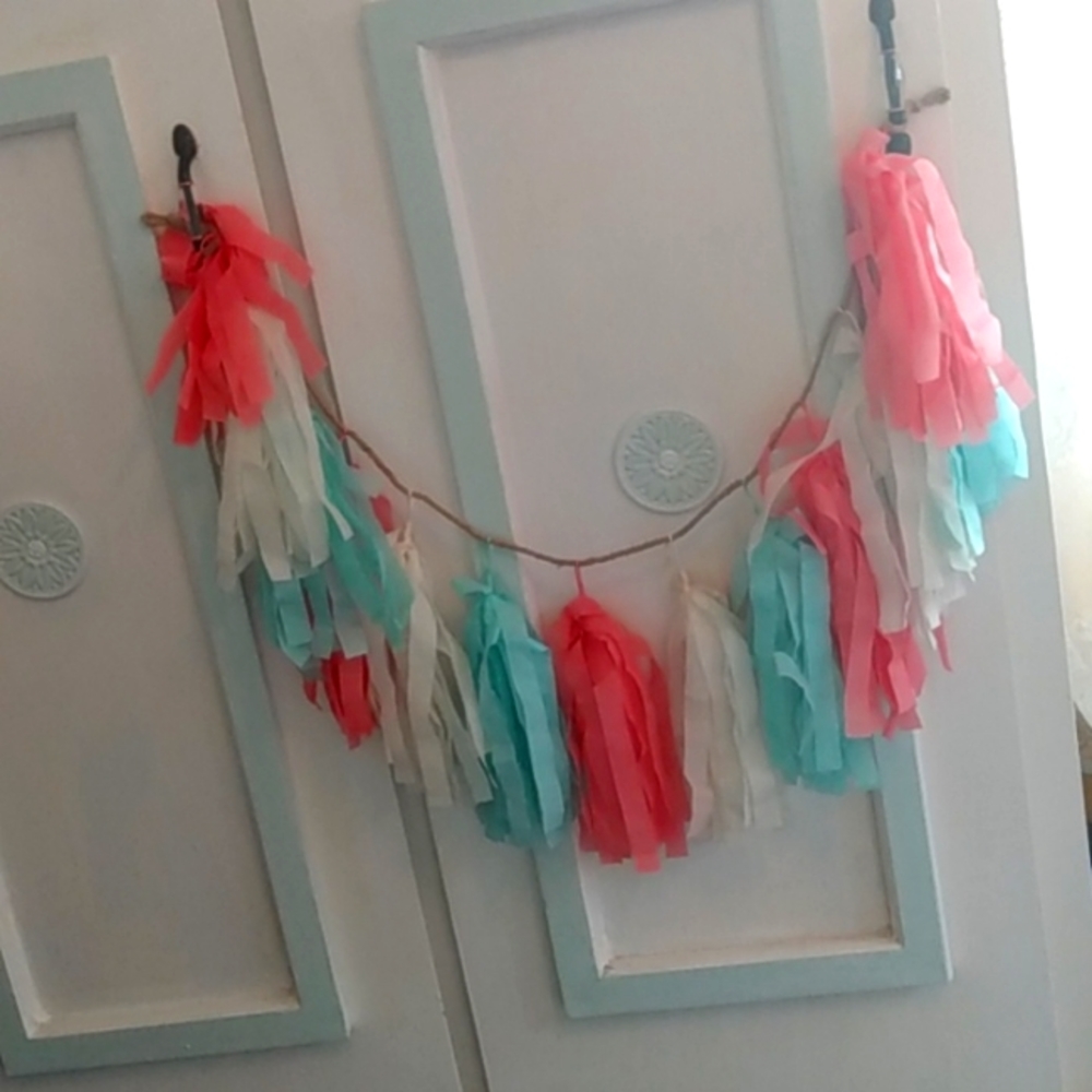 Streamer decoration